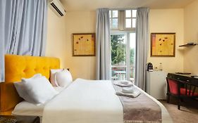 The Colony Hotel - Historical Templar'S Building